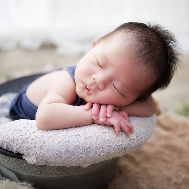 ニューボーンフォトのポーズ020 ニューボーンフォトのポーズの写真020